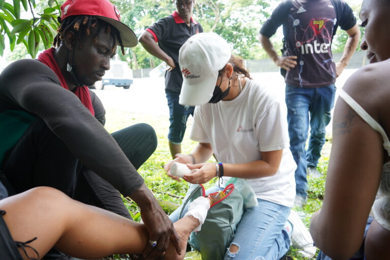 Personas migrantes en México reciben atención médica humanitaria de MSF en Tapachula, Chiapas.
