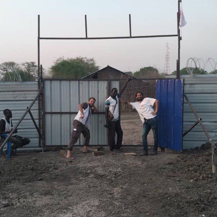 El equipo de MSF en el proyecto de construcción de una sala de maternidad en Sudán del Sur