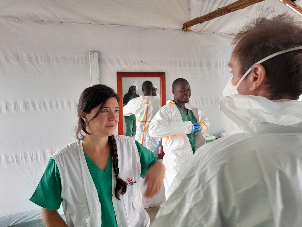 Personal de MSF en el Centro de Tratamiento del Ébola de Mubende, Uganda.