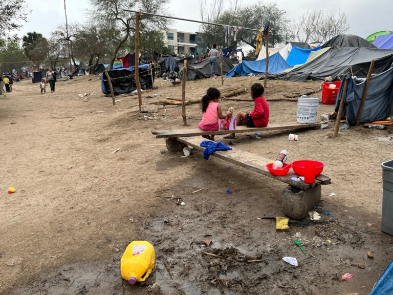 MSF brinda atención sanitaria a migrantes en campamento improvisado en Matamoros, México
