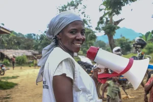 Una promotora de la salud de MSF en Kampene, en el este de República Democrática del Congo