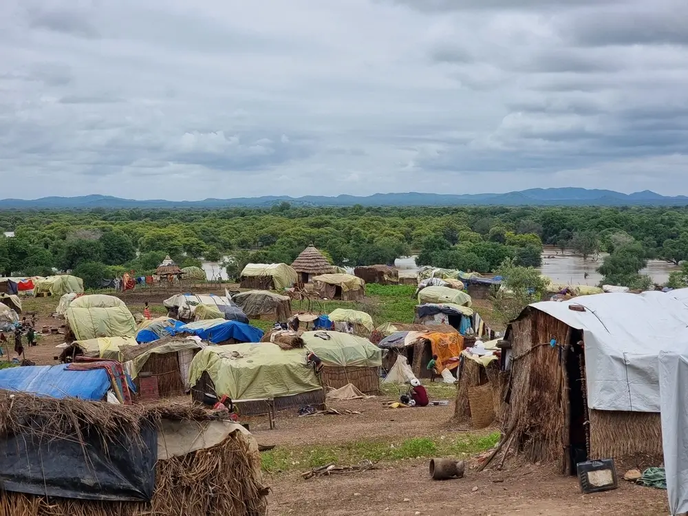 Vista de uno de los campos para personas desplazadas, La Colline, a orillas del río Wadi Bahr Azoum, Chad.