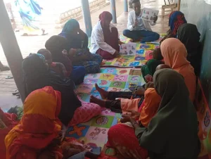 Equipo de Médicos Sin Fronteras durante una sesion de salud mental en Somalia.