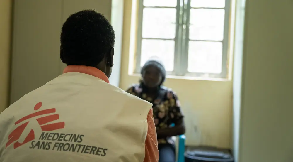 Un consejero de MSF durante una consulta de salud mental en Malakal, en el estado de Alto Nilo, en Sudán del Sur.