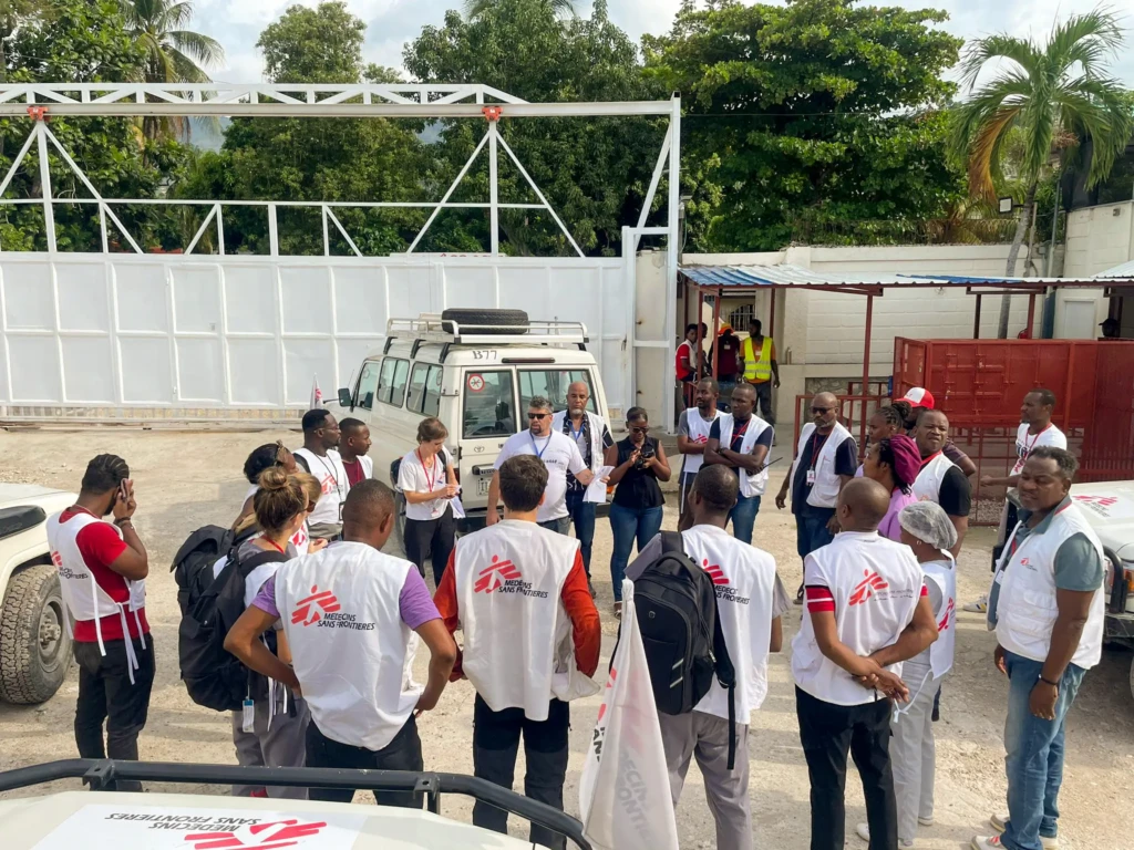 El equipos de MSF está concentrando frente al hospital Carrefour para planificar las próximas horas, para brindar atención médica a las personas quemadas tras la explosión de un camión cisterna. Septiembre, 2024.
