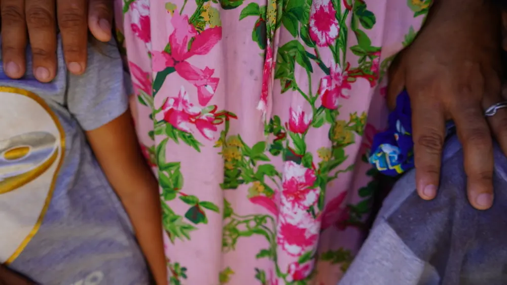 Natasha (seudónimo), de Honduras, está atrapada en un refugio en Tapachula, estado de Chiapas, en el sur de México. Ella escapó de la violencia en su país con sus hijos y no quiere exponerse a los riesgos de continuar el peligroso viaje migratorio a través de México.