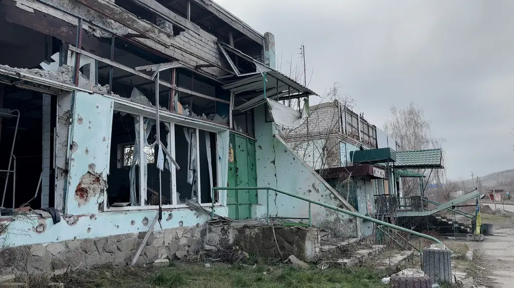 Edificio destruido por bombardeos en la región de Donetsk.