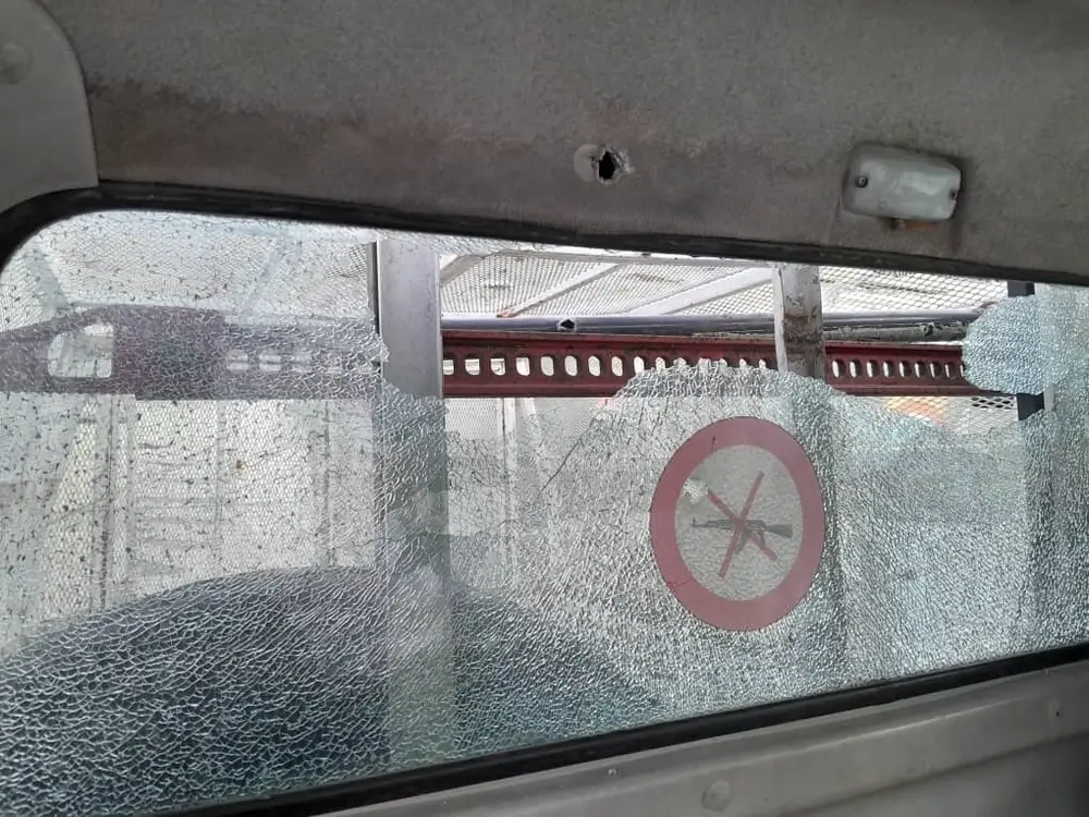 Uno de los cuatro vehículos de MSF disparados mientras evacuaba el centro de emergencia de Turgeau en Puerto Príncipe, Haití, en marzo de 2025.MSF