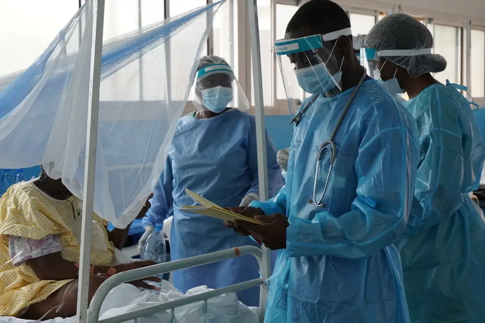 En la lucha contra la pandemia de COVID-19, MSF implementamos numerosas iniciativas dentro de sus proyectos y brindamos apoyo continuo a los equipos del Ministerio de Salud Pública en las regiones.