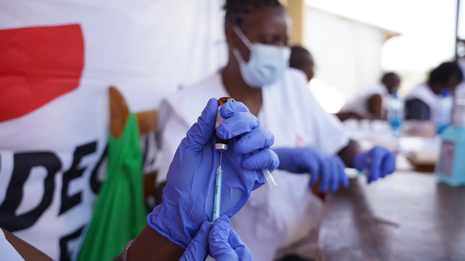 Respuesta de vacunación contra el sarampión en Moite, condado de Marsabit, Kenia.