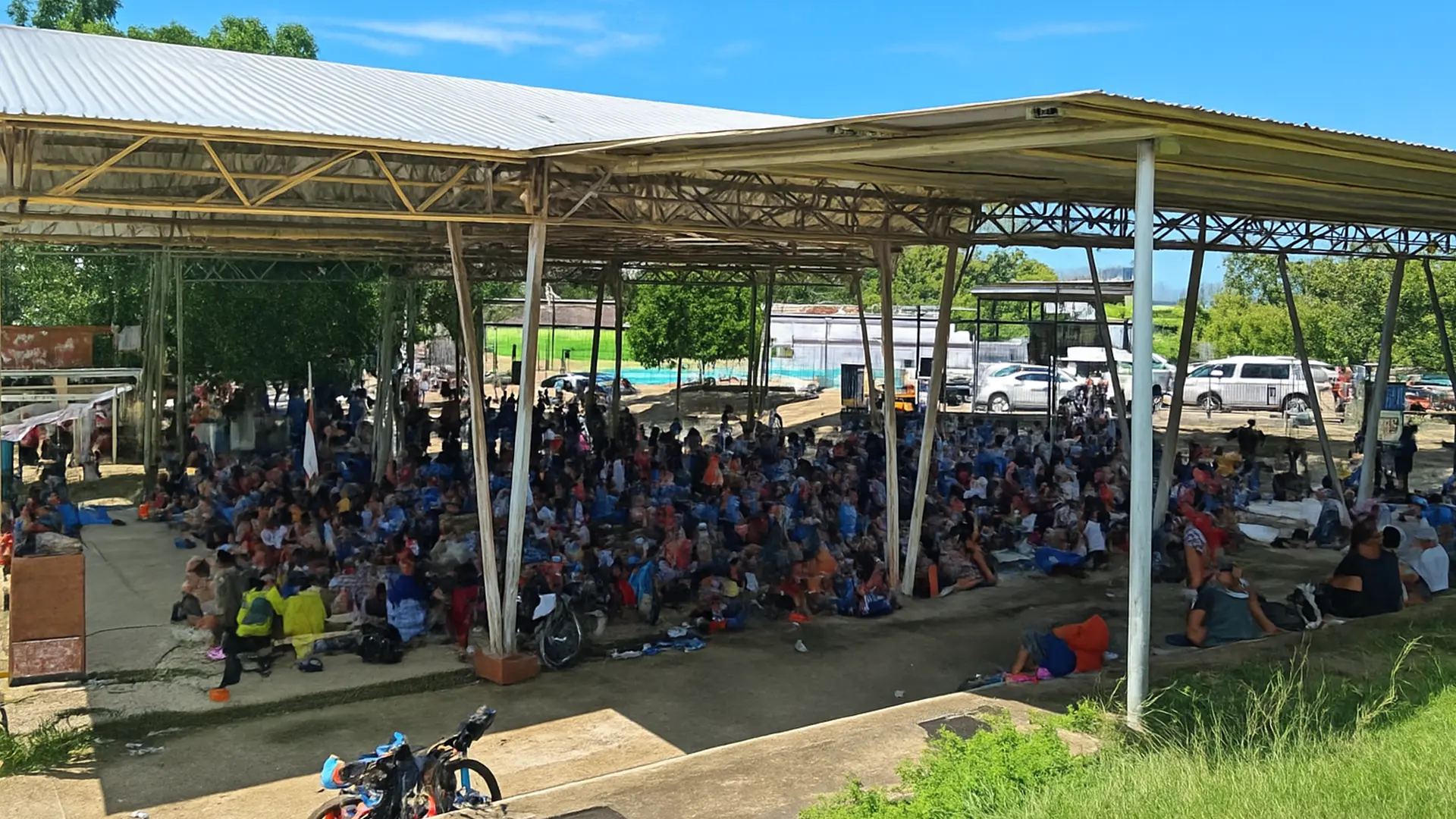 aproximadamente 250 a 300 migrantes partieron de Tapachula hacia el centro del país en una nueva caravana, siendo la primera en casi siete meses.