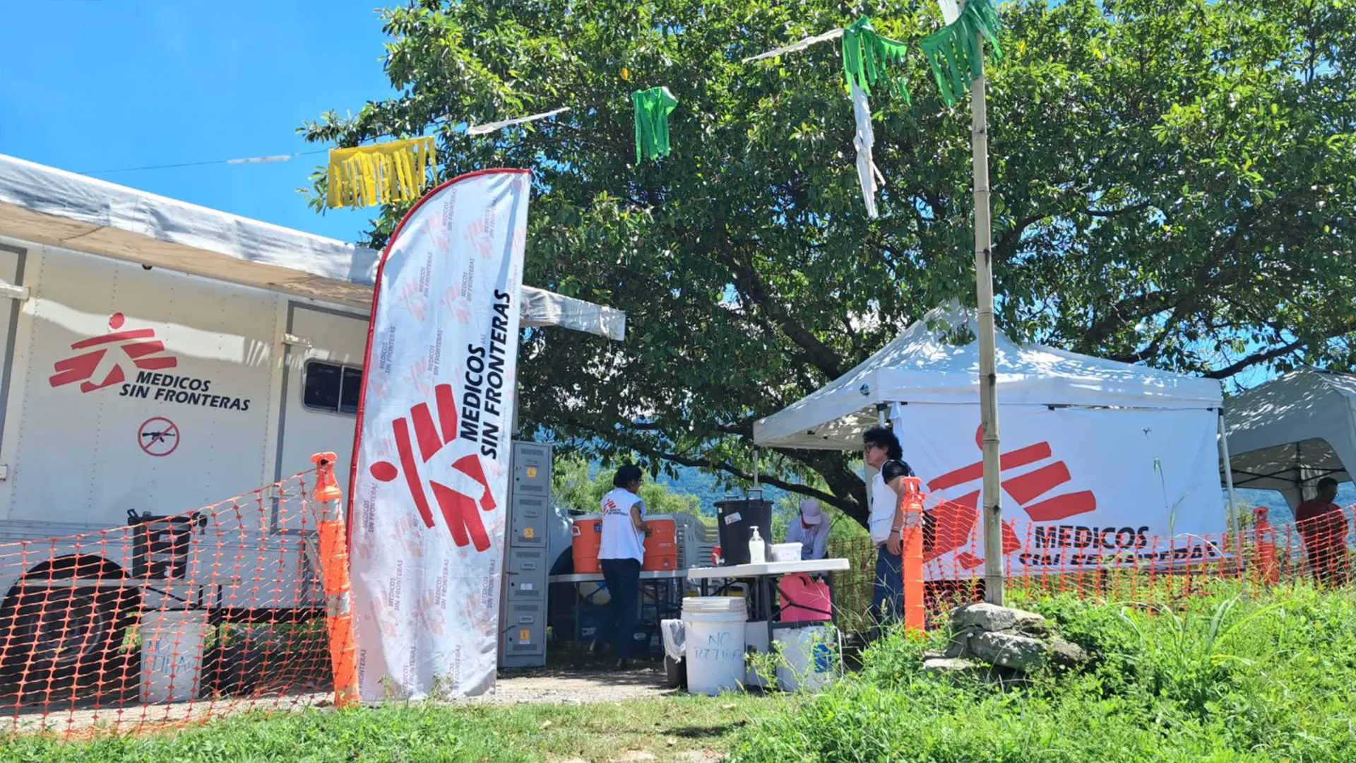 Una clínica móvil de Médicos Sin Fronteras (MSF) atendió diferentes necesidades de salud. 