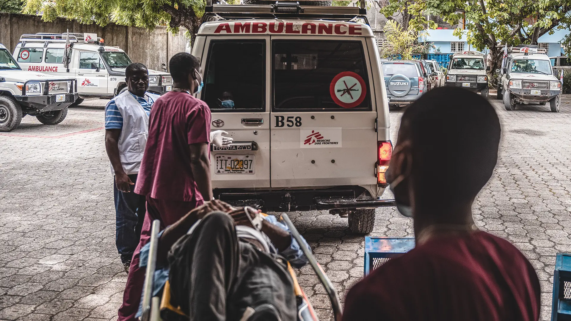 Este paciente, víctima de traumatismo craneoencefálico, fue trasladado al centro de urgencias de MSF en Turgeau. Puerto Príncipe, Haití, junio de 2022.