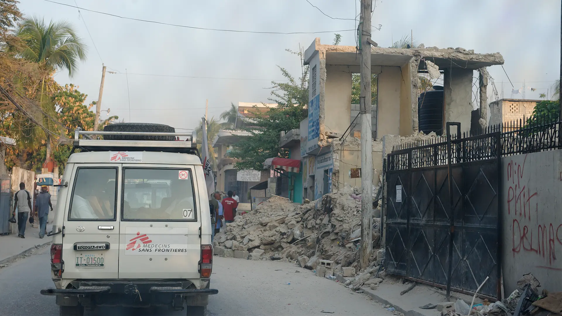 Un terremoto de magnitud 7.0 sacudió Puerto Príncipe, la capital de Haití, el 12 de enero de 2010. Se estima que más de 100,000 personas murieron, 200,000 resultaron heridas y un millón quedaron sin hogar.