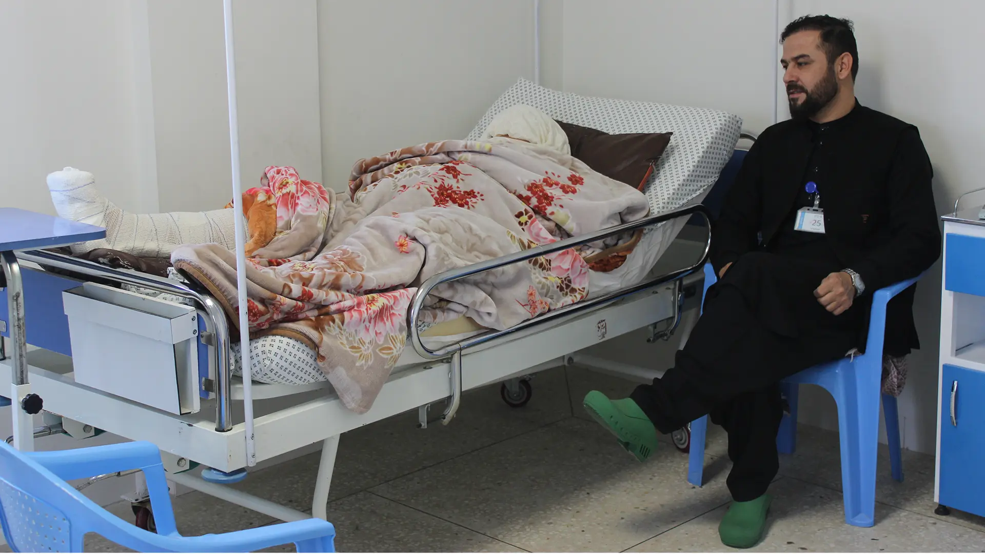 Saira y su hijo en el hospital de Kunduz, Afganistán.