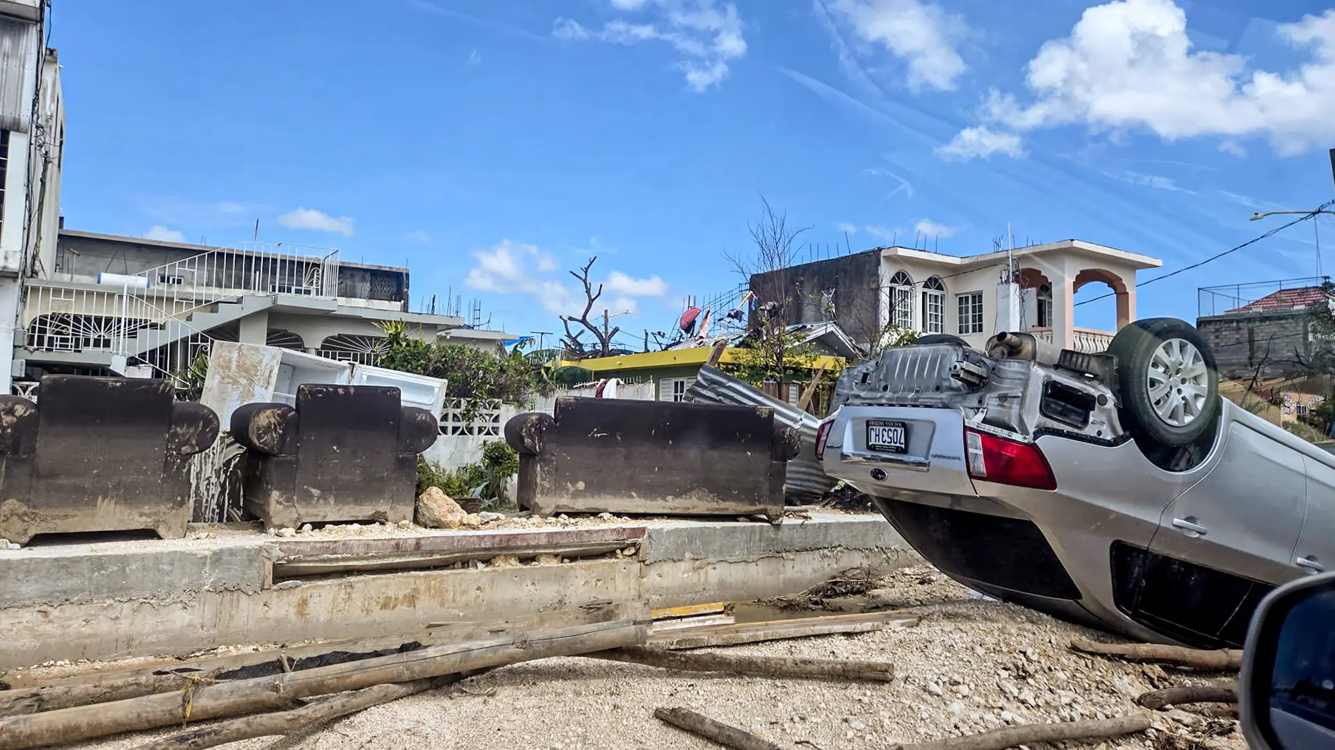 Destrucción masiva en la parroquia de St. James, en el centro norte de Jamaica tras el paso del huracán Melissa. © MSF