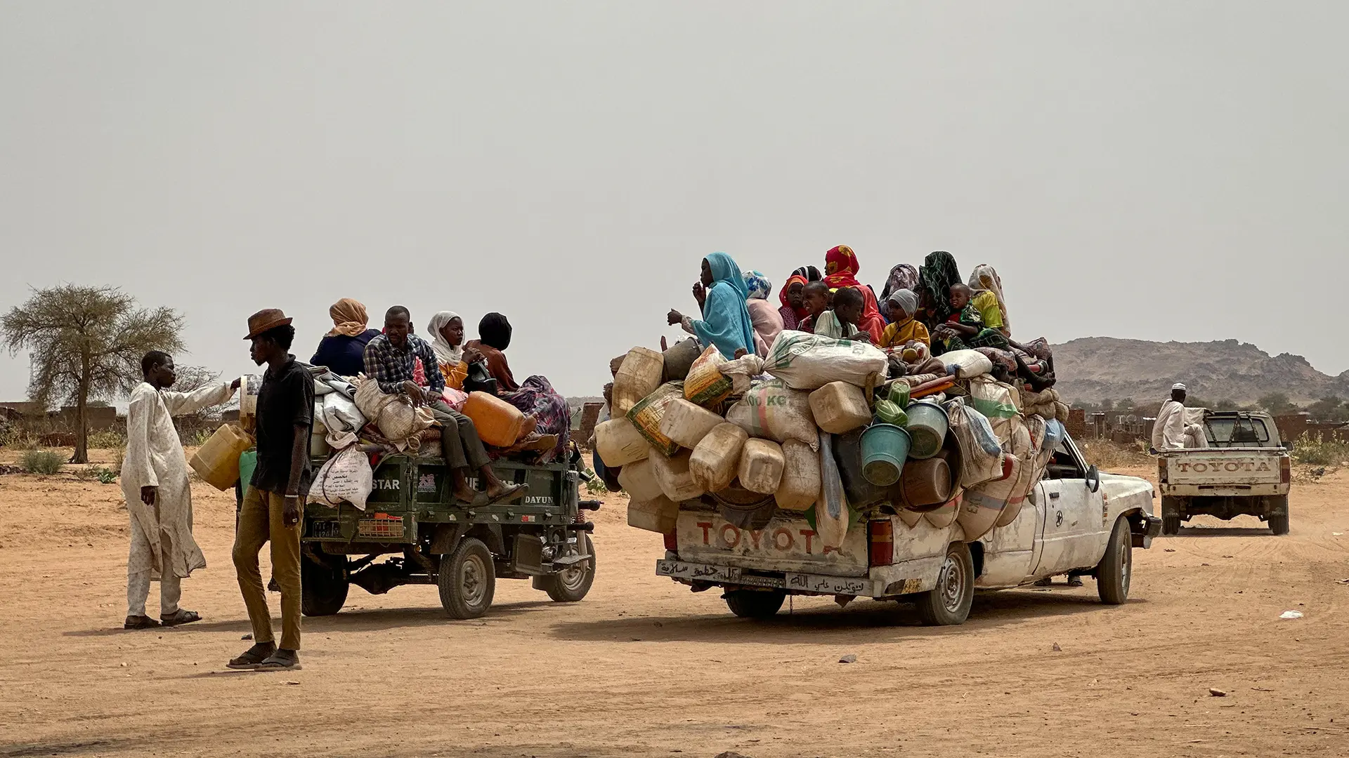 Varios grupos de personas desplazadas llegan a la localidad de Tawila huyendo de la violencia, los bombardeos y la escasez de alimentos. Proceden sobre todo de El Fasher y de campamentos cercanos, como Zamzam y Abu Shok. Sudán © MSF