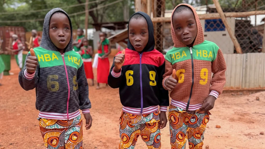 Los trillizos Nasasagare Save, Riuuzimana Jean y Nsengiyuba Davi, nacidos el 7 de mayo de 2018 en el campo de refugiados de MSF en Nduta.