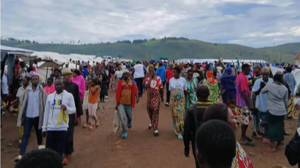 Callejón del campo de Busuma, Burundi, 2026.