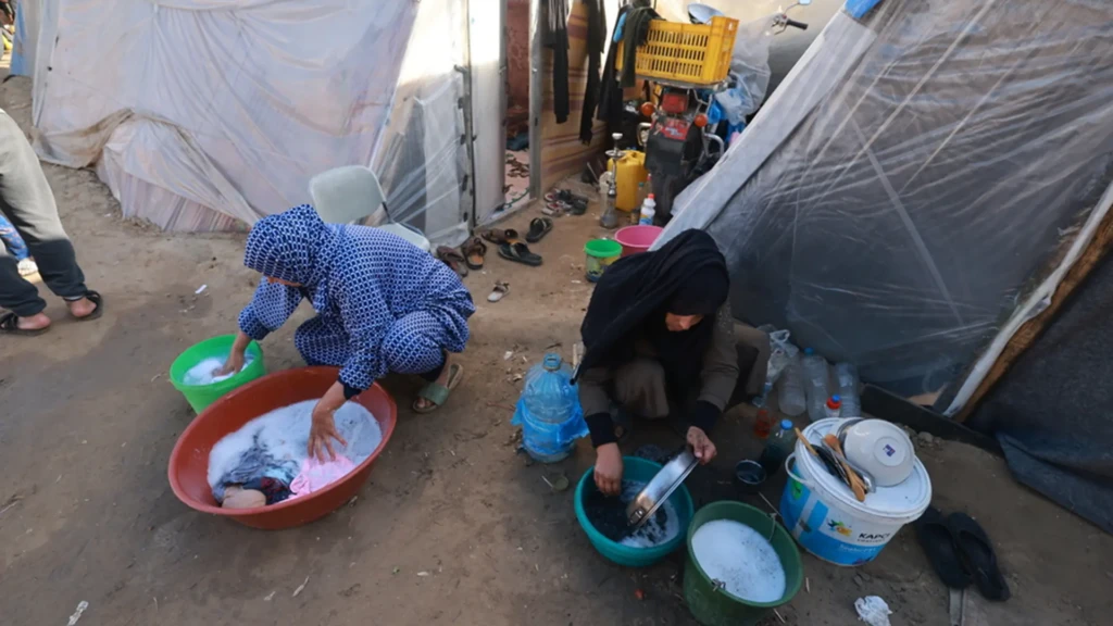 La población palestina lucha por encontrar agua limpia para beber, cocinar o lavarse.