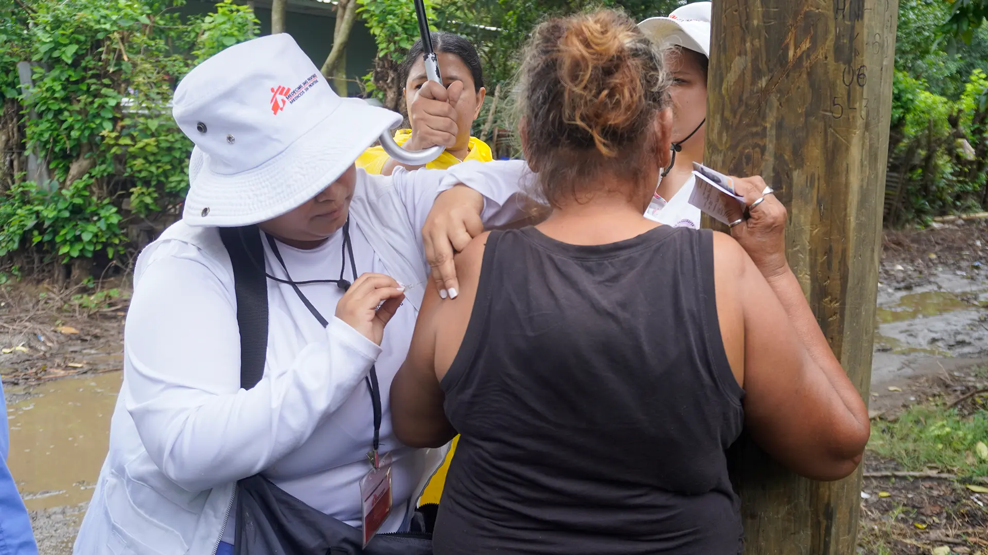 Los residentes de San Pedro Sula, Honduras, salieron de sus casas para vacunarse contra la gripe y el sarampión.