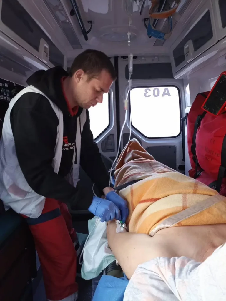 El ataque tuvo lugar a mediodía, cuando había adultos y niños en la calle, según informaron los médicos locales a los equipos de MSF.