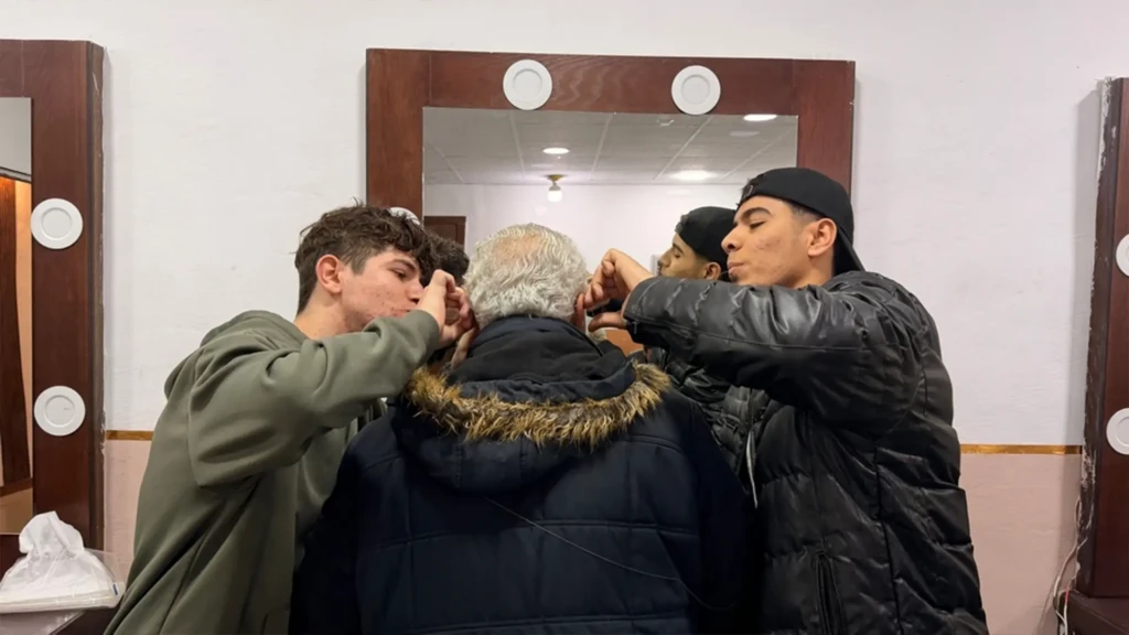 Mahmoud, un paciente de 17 años de Gaza, resultó herido en un ataque aéreo israelí en 2017. Actualmente recibe atención médica en el hospital de cirugía reconstructiva de MSF en Amán, Jordania.