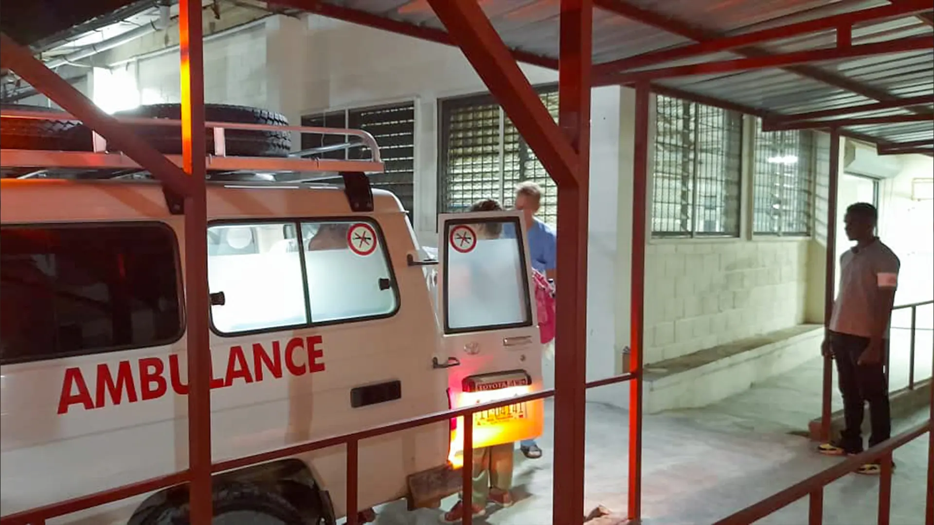 Tras la explosión de un camión cisterna el 14 de septiembre en Miragoâne, comenzaron a llegar heridos al hospital MSF en Carrefour, Haití. © Didier Rigole/MSF