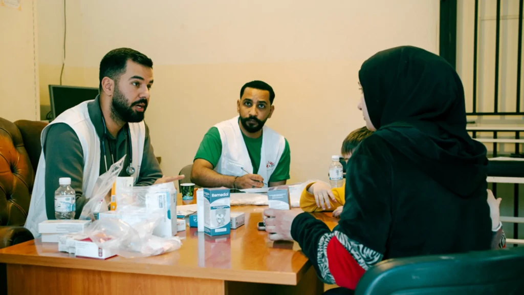 A través de las carreteras destrozadas del sur del Líbano, nuestros equipos se desplazan entre aldeas devastadas por los bombardeos israelíes; esta vez en Jebshit, las familias regresan bajo un frágil "alto el fuego temporal".