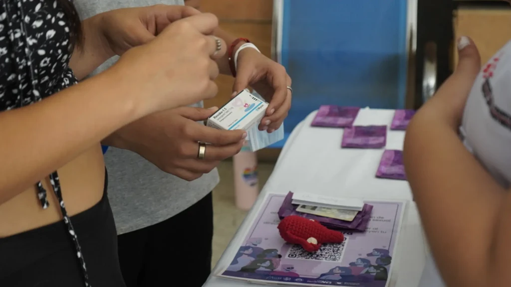 Como parte de sus actividades de promoción de la salud y educación para población adolescente, el equipo de MSF lleva a cabo charlas de concientización sobre la píldora anticonceptiva de emergencia, que lleva 13 años prohibida en Honduras.