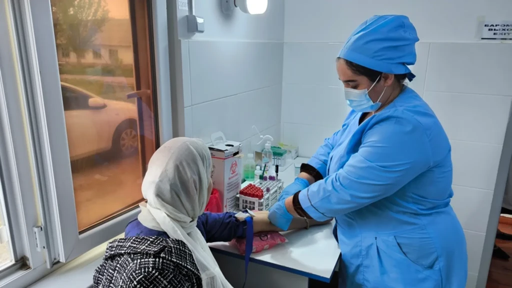 Los análisis de sangre pueden revelar afecciones médicas asociadas que podrían afectar el resultado del tratamiento. Estos resultados respaldan el diagnóstico y ayudan a los médicos a evaluar la condición del paciente antes del tratamiento.