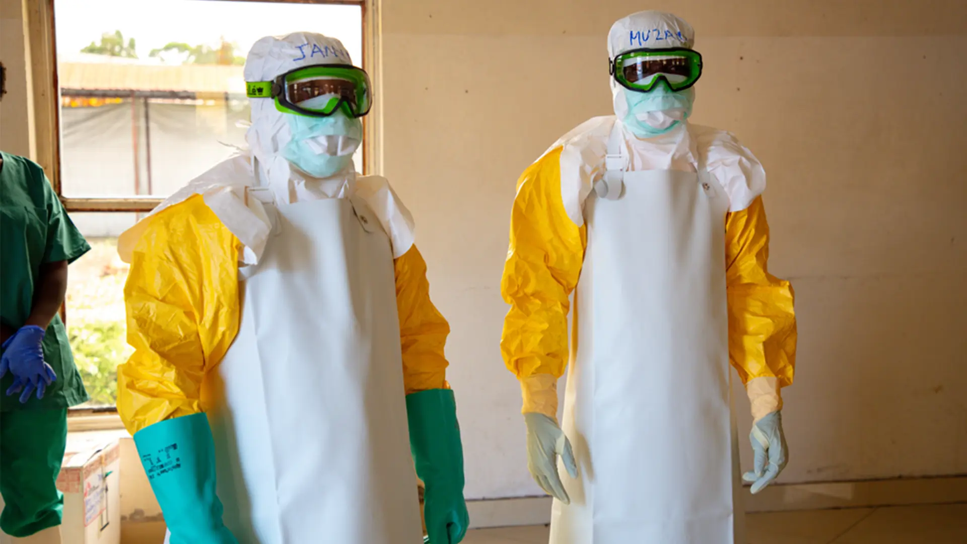Los equipos de MSF impartieron formación al personal del hospital de Kyeshero, en Goma, sobre cómo trabajar en un entorno afectado por el Ébola.