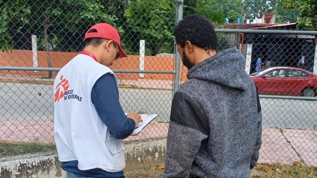 Djosymar Vialski Joseph, joven haitiano de 23 años, huyó con sus dos hijos de la violencia de su país natal. Se unió a la caravana para buscar una mejor vida en otro lugar de México.