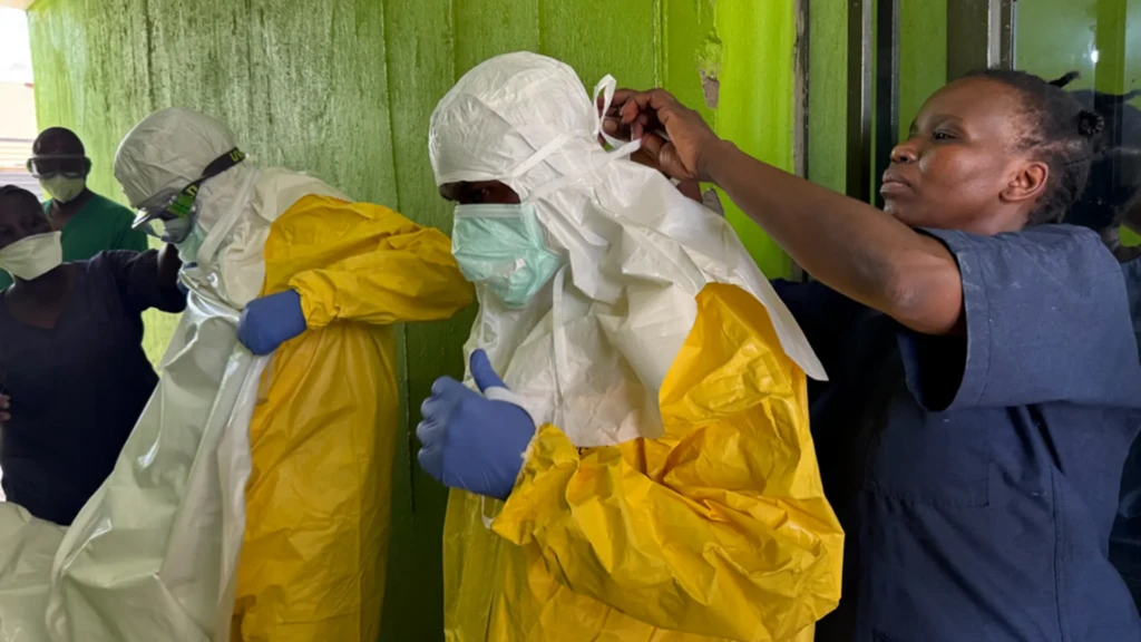 Los equipos de MSF, en apoyo del Ministerio de Salud, están llevando a cabo actividades de prevención y control de infecciones (IPC) en la Clínica Salama de Bunia como parte de la respuesta al Ébola.