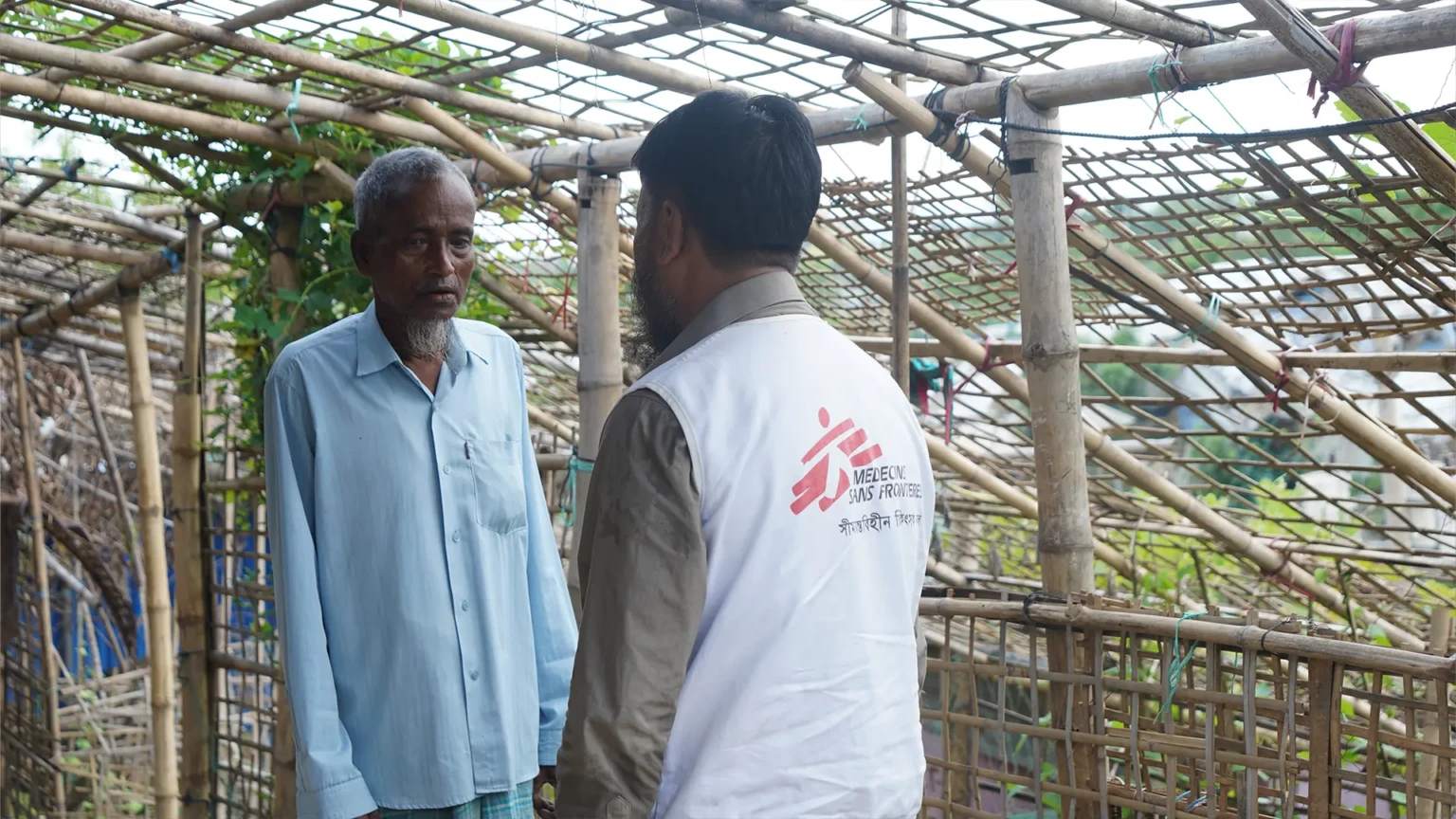 Norul Amin, de 66 años, es un refugiado rohinyá, que vive en el mayor asentamiento de refugiados del mundo en Cox's Bazar, Bangladesh.