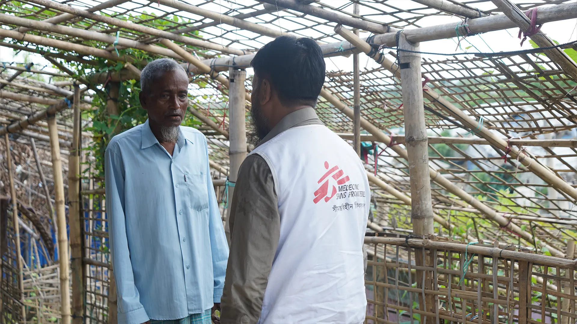 Norul Amin, de 66 años, es un refugiado rohinyá, que vive en el mayor asentamiento de refugiados del mundo en Cox's Bazar, Bangladesh.