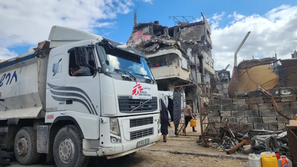 Un camión cisterna de MSF en un punto de distribución en Gaza, Palestina, febrero de 2026.