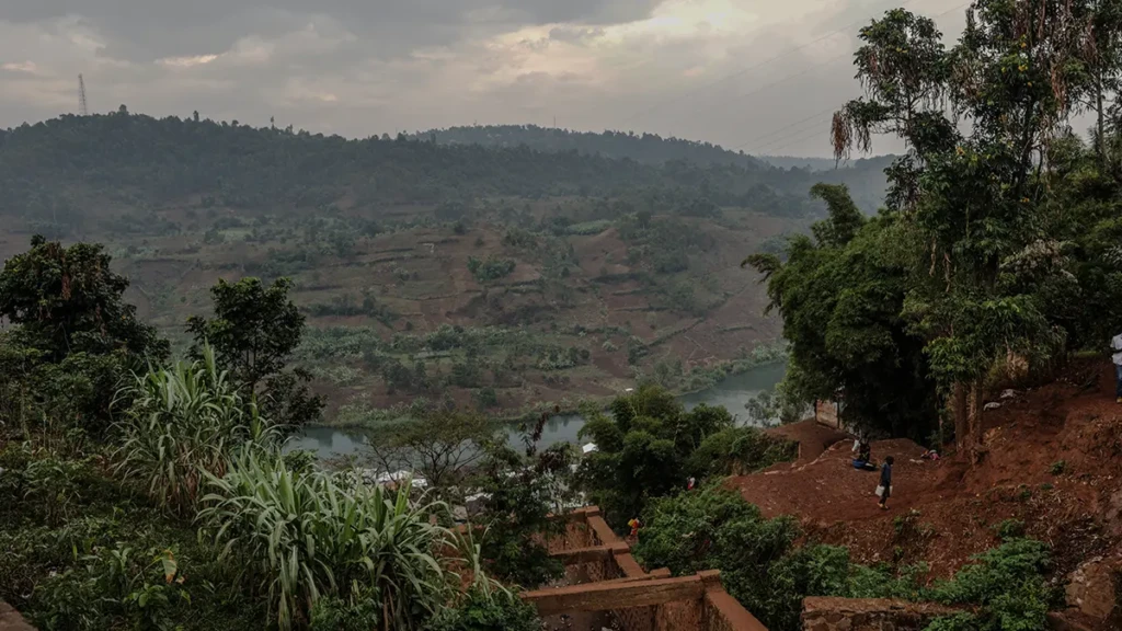 Vista del río Ruzizi y las colinas que dominan la ciudad de Bukavu, provincia de Kivu del Sur, donde está presente MSF y respondiendo a un brote de cólera.