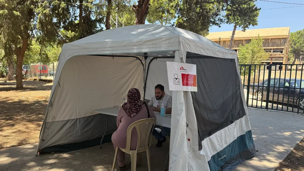 Una Unidad Médica Móvil (MMU) de MSF brinda servicios médicos a comunidades en la zona de Maalaqah en Zahle, Líbano.