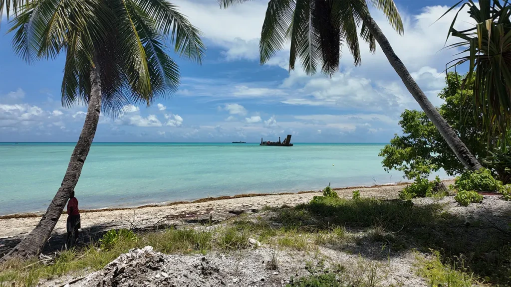 Kiribati enfrenta desafíos sociales y geográficos únicos.