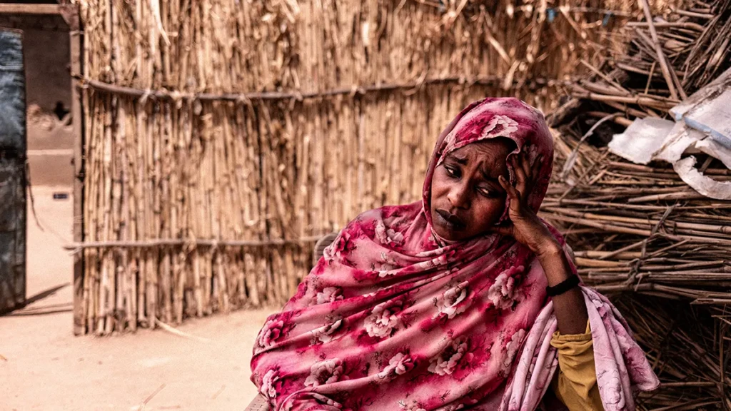 Safa Mohamed Mansour relata la historia de cómo ella y su familia huyeron de El Fasher, donde estudiaba enfermería, durante los combates en la ciudad. No ha sabido nada de muchos de su familia en más de un año.