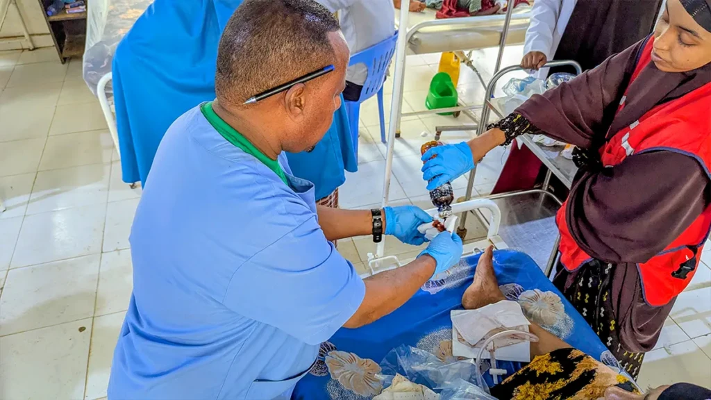 La mañana del 17 de agosto se produjeron enfrentamientos armados en la localidad de Baidoa y sus alrededores, en el estado del Suroeste de Somalia. En el Hospital Regional de Bay los equipos atendieron a 94 heridos. © Yahya Mohammed/MSF