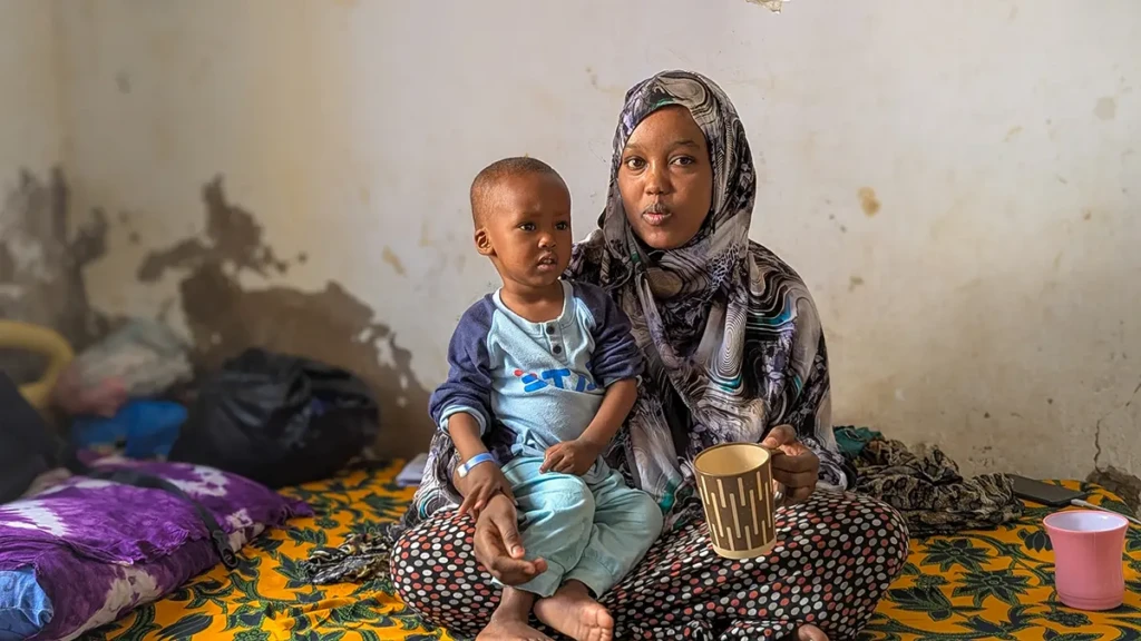 Halima Hassan Hussein dio a luz a su hijo en el Hospital Regional de Mudug. Este año lo llevó de vuelta al mismo hospital, demasiado débil para sentarse y sin alimentarse. Había probado dos instalaciones más primero. Ambos habían cerrado.