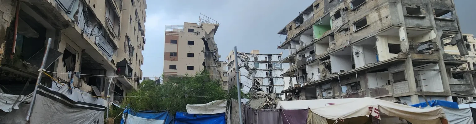 Un refugio improvisado para personas desplazadas en Gaza, febrero de 2026. © Craig Kenzie / MSF