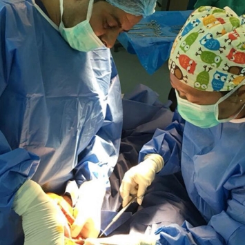 jennifer_tong_operating_on_a_patient_in_gaza.jpg