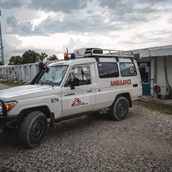 Ambulancia de MSF en el exterior del hospital de Tabarre. Haití, febrero de 2021.