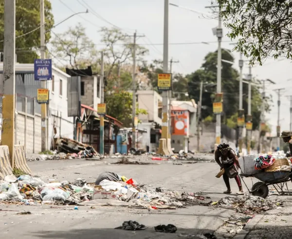 Vista del barrio Delmas 18 en Puerto Príncipe, Haití, tras enfrentamientos entre grupos armados y las fuerzas policiales.