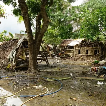 En toda la provincia de Camarines Sur en Filipinas, la tormenta tropical Trami provocó intensas lluvias que provocaron inundaciones repentinas.