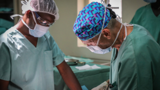 MSF surgeon performing a fasciotomy