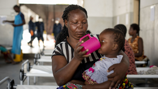 CARING FOR PATIENTS WITH CHOLERA IN MSF’S MAR AZUL CHOLERA TREATMENT CENTRE, BEIRA